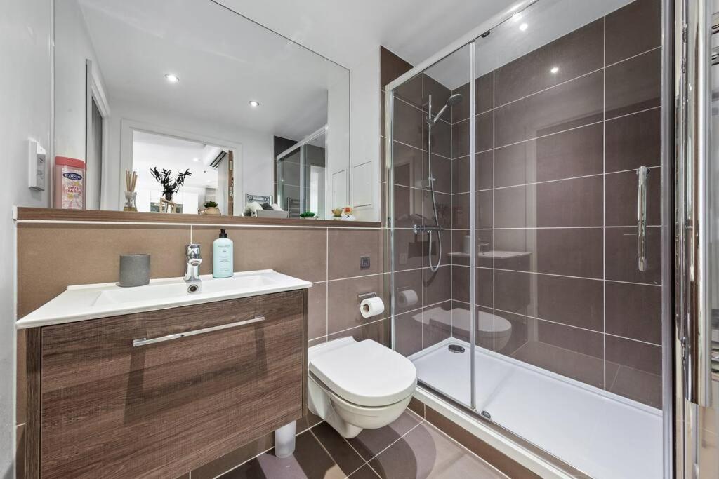 Beautiful Living Sleep 7 In London Bp34 Apartment Exterior photo