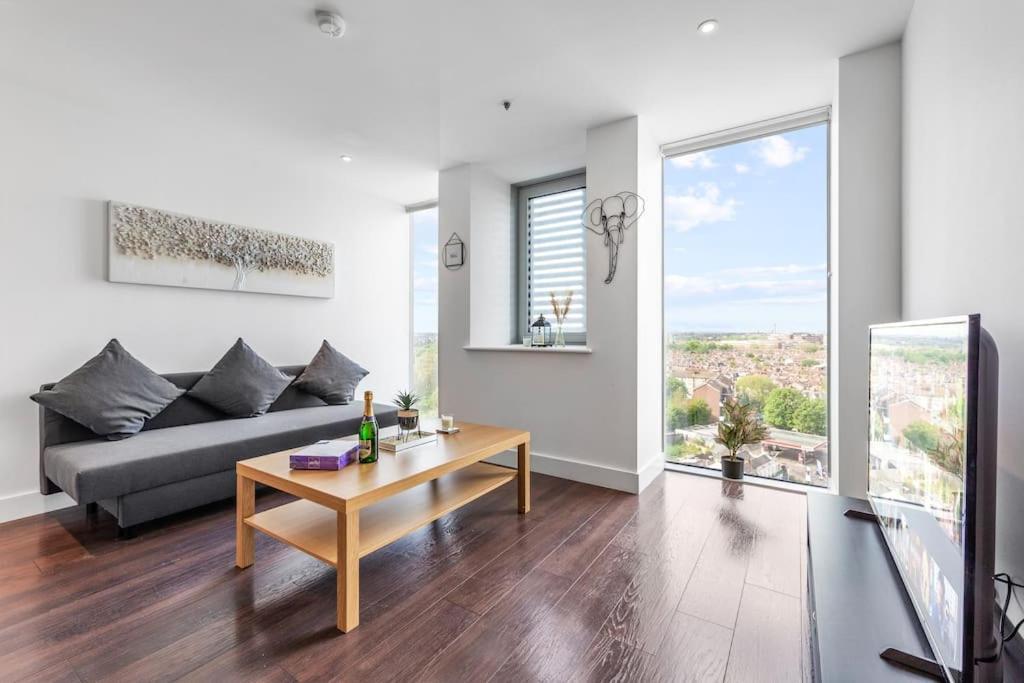 Beautiful Living Sleep 7 In London Bp34 Apartment Exterior photo