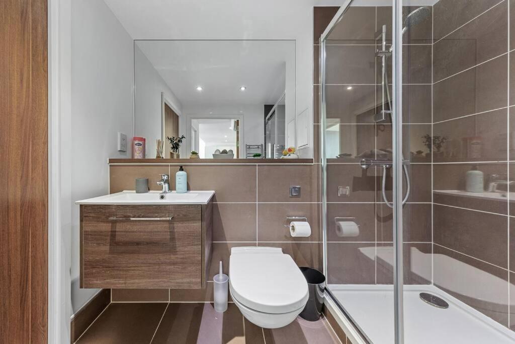 Beautiful Living Sleep 7 In London Bp34 Apartment Exterior photo