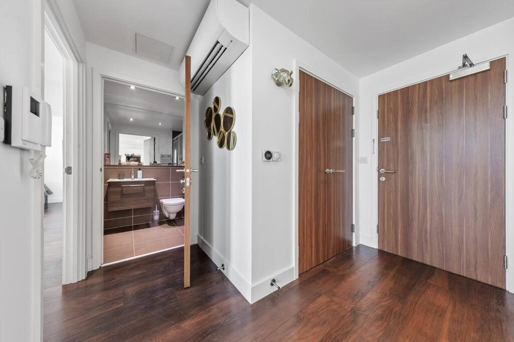 Beautiful Living Sleep 7 In London Bp34 Apartment Exterior photo