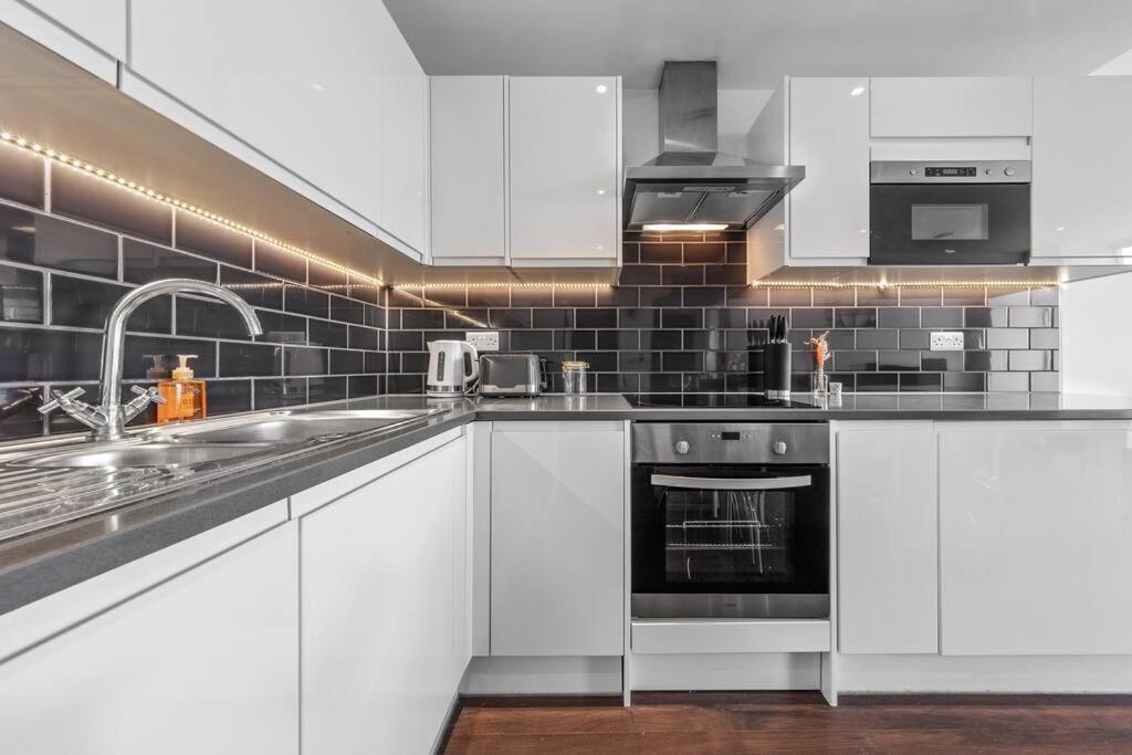 Beautiful Living Sleep 7 In London Bp34 Apartment Exterior photo